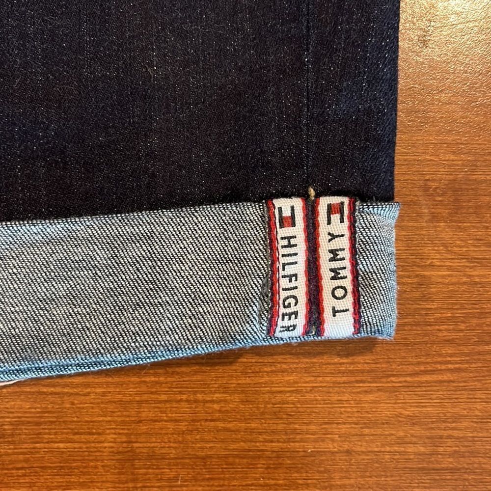 Tommy Hilfiger women’s size 18 denim jean shorts with cuffs. - Picture 7 of 10